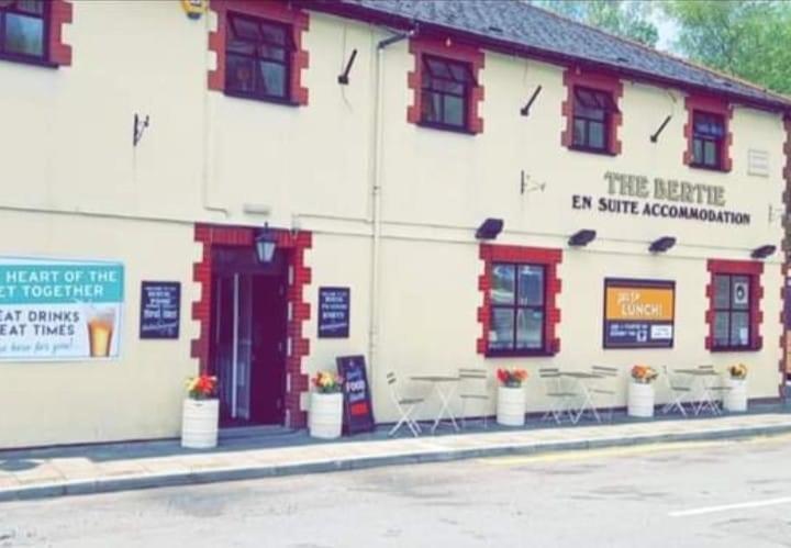 Hotel Bertie Pontypridd Trehafod Zewnętrze zdjęcie